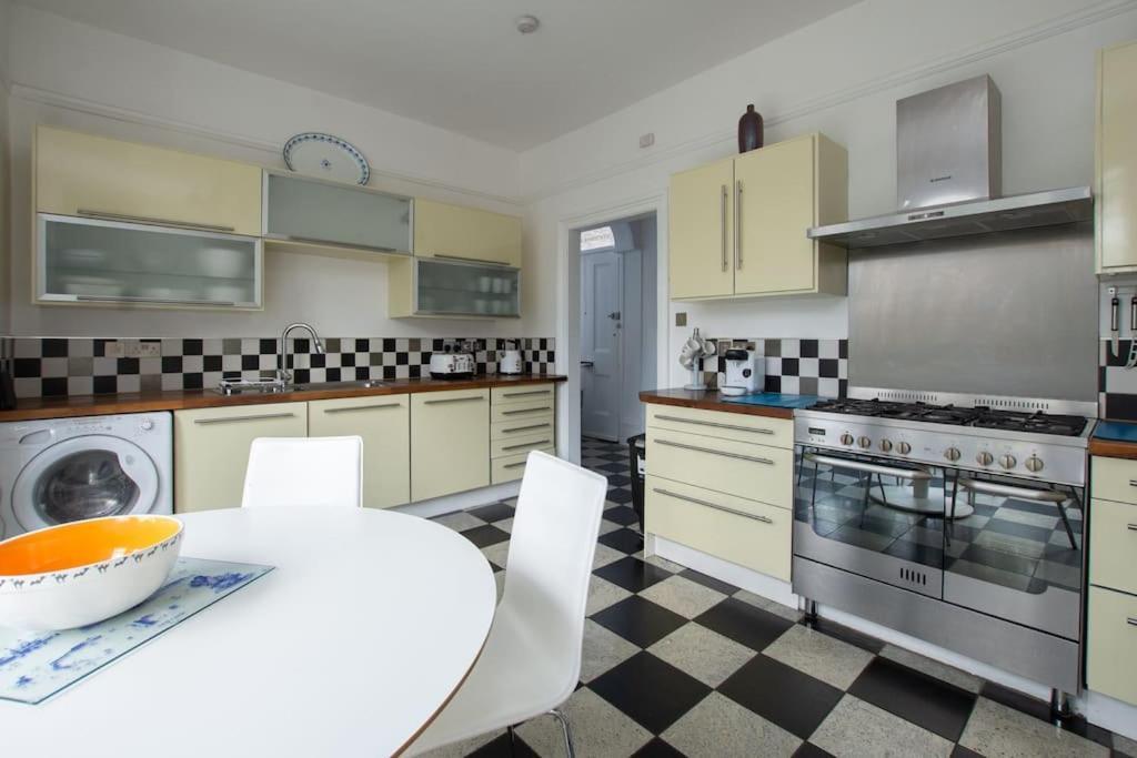 Stunning Large Victorian Maisonette With Sea View Deal Exteriör bild